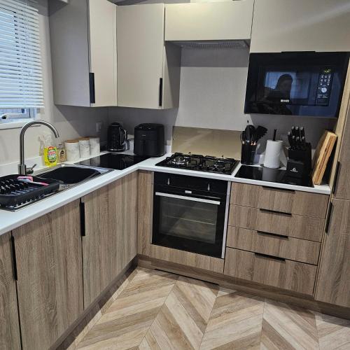 Escape in Carnforth Lodge - Sleeps 6, Carnforth (photo 6)