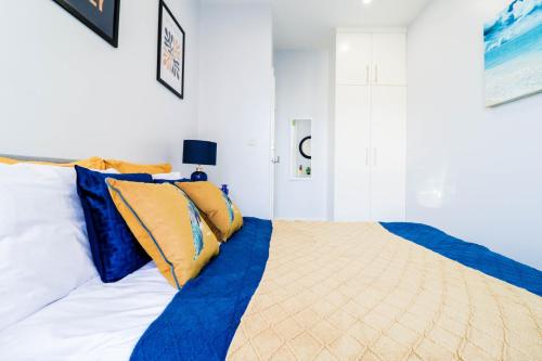 Luxury Battersea 2 Bed - 2min walk from Station, Лондон (фото 8)