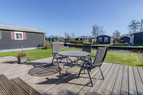 2 bedrooms, 3 beds