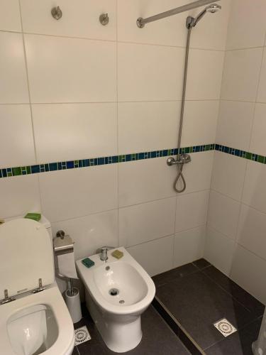 One-Bedroom Apartment image 9