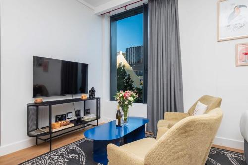 Chic Studio Retreat at The Barracks on Bree Street - Tap to explore photos