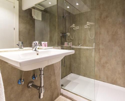 Double or Twin Room image 2
