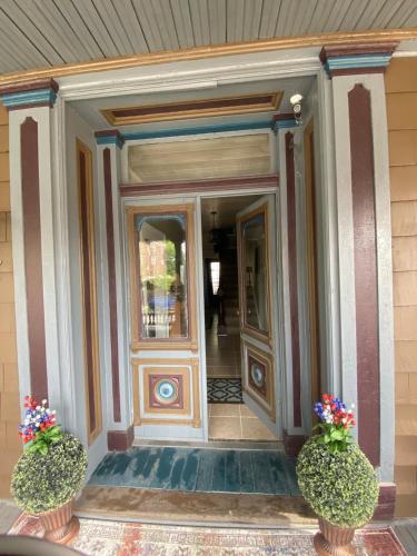 Charming Wheeling Island Home in วีลลิง (เวสต์เวอร์จิเนีย)