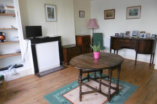 Sylvia's house - upstairs flat in ฌาร์นัก