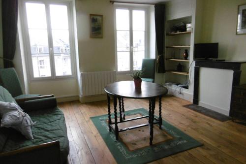 Sylvia's house - upstairs flat in ฌาร์นัก