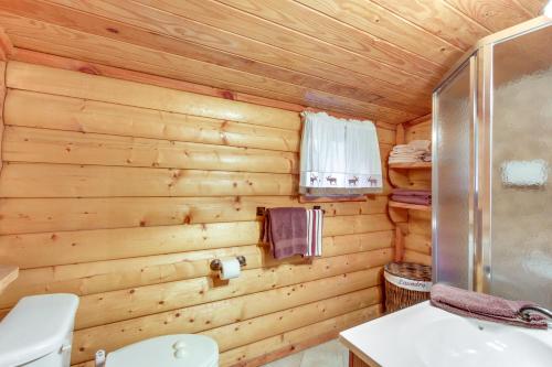 Pet-Friendly Cosby Log Cabin with Backyard and Porch! - image 12