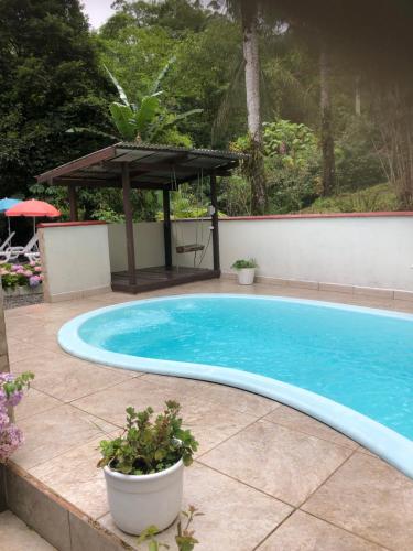 Úszómedence, Refúgio nas Montanhas (Refugio nas Montanhas) in Vígolo