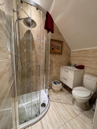 West Highland Way Hotel & Campsite - Tap to explore photos