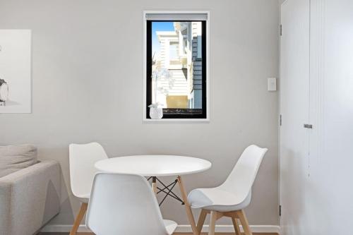 The Base Guest Suite with Wi-Fi and Deck - image 5