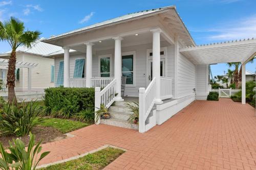 Three-Bedroom House room in Seabreeze Cottage - Private home at The Shores home