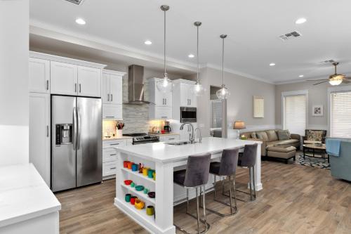 Seabreeze Cottage - Private home at The Shores home - image 2