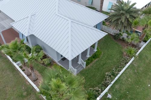 Three-Bedroom House image 9