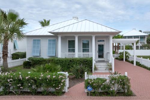 Three-Bedroom House image 8