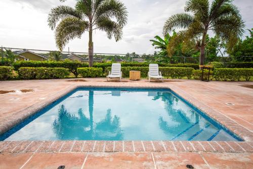 Drax Hall 2 Bed Villa Getaway 24hrs security in Saint Ann's Bay