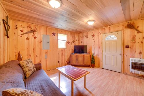 Rustic Cabin on Farm about 4 Mi to Kentucky Lake!, New Concord (foto 4)