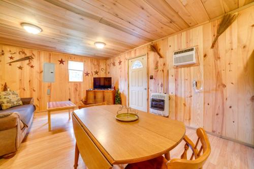 Rustic Cabin on Farm about 4 Mi to Kentucky Lake!, New Concord (foto 6)