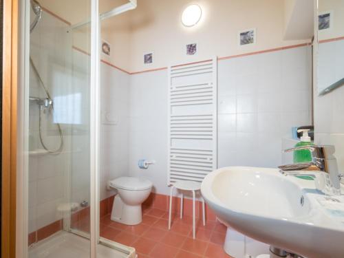 Double or Twin Room with Garden View image 6