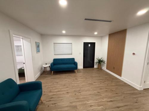 Luxe 8 Guest Little Havana Retreat image