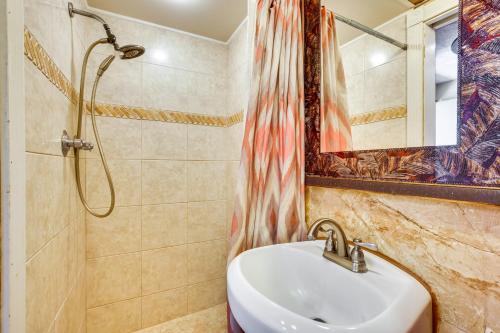 Kailua-Kona Islander Studio with Lanai and Community Pool! - image 7