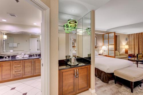 Luxury Studio MGM Signature Best Location Lazy River No Resort Fee thumb 3
