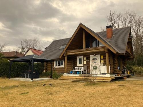 2 bedrooms, 7 beds