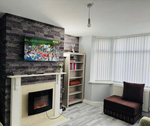 Cozy 2 Bedroom House in Bradford with 2 private car parking and garden gîte à louer Grove House Primary.BD2 4 Myers Lane BRADFORD