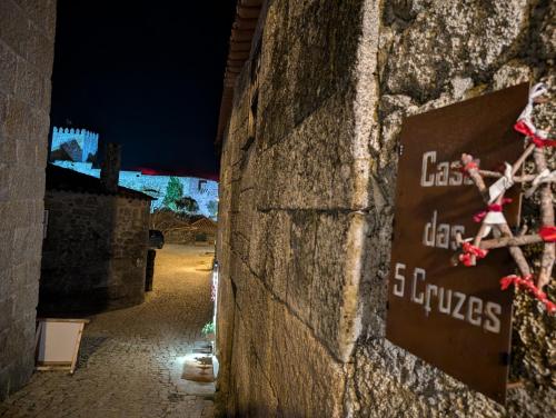 Casa das 5 Cruzes dentro da muralha