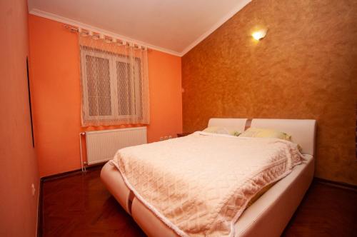One-Bedroom Apartment image 3