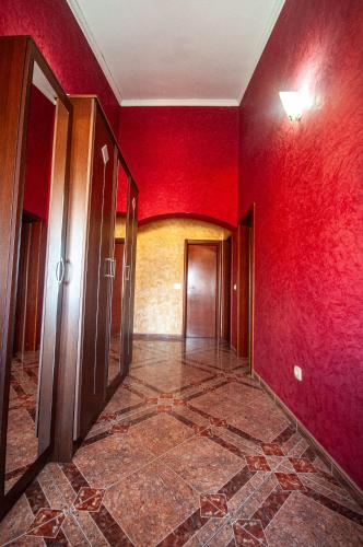 One-Bedroom Apartment image 1