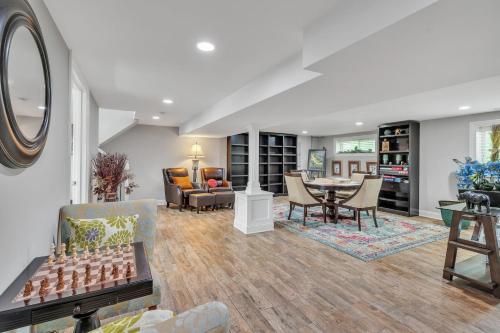 Serene & Charming 5BR Des Plaines Getaway home in Des Plaines, USA