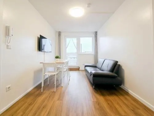 Tolstov Apartments - 3 Room Apartment - Terrace - 25 Min to Messe DUS in Krefeld, Deutschland