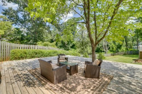 Charming Retreat in Charlottesville with Deck! in Charlottesville, USA