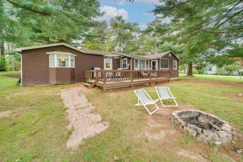 Walk to Beach and Lake Idyllic Escape in Edinboro!