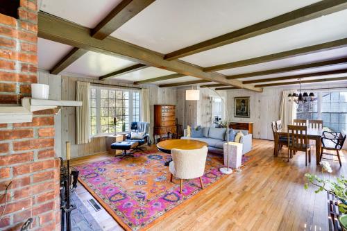Quaint Woodstock Escape - 2 Mi to Tinker St! in Woodstock, USA