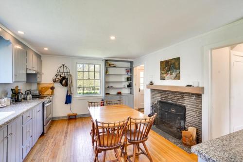 Quaint Woodstock Escape - 2 Mi to Tinker St! in Woodstock, USA