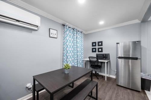 Chic 2BR Haven in Midtown - Prime Location near Menil Gyűjtemény