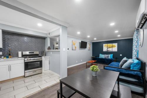 Chic 2BR Haven in Midtown - Prime Location near Menil Gyűjtemény