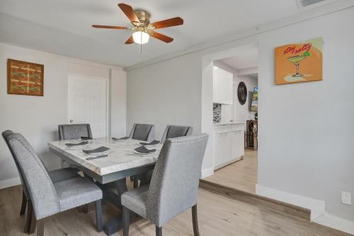 Vibrant Miami Escape with BBQ Grill Free WiFi & Parking in North Miami Beach (Fl)