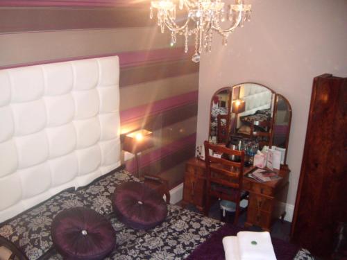 Grimscote Manor Hotel - image 12