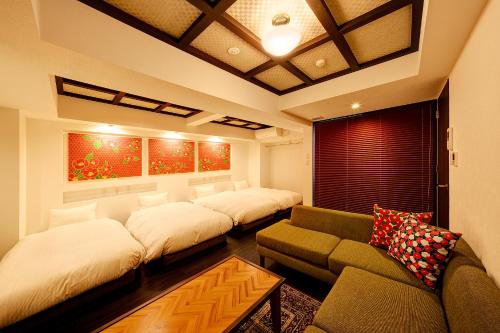 Standard Quadruple Room with Karaoke image 8