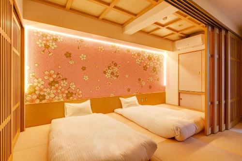 Japanese-Style Quadruple Room with Karaoke image 7