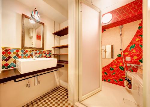 Standard Quadruple Room with Karaoke image 7