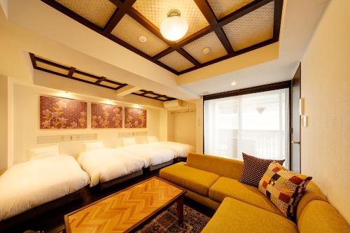 Standard Quadruple Room with Karaoke image 6