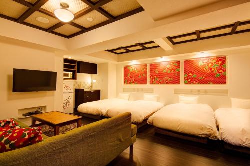 Standard Quadruple Room with Karaoke image 5