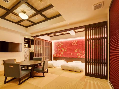 Japanese-Style Quadruple Room with Karaoke image 6