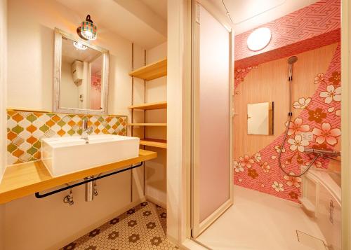 Japanese-Style Quadruple Room with Karaoke image 3