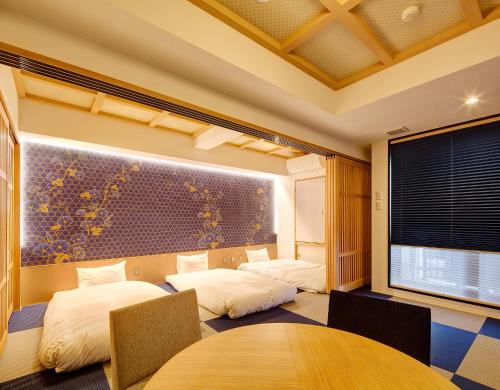 Japanese-Style Quadruple Room with Karaoke image 5
