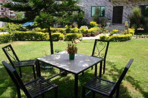 Garden, Beautiful house and garden in Kirtipur