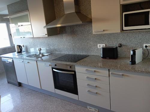 ห้องครัว, Apartamento Centro Guimarães com Vista Panorâmica (Apartamento Centro Guimaraes com Vista Panoramica) in เครย์โซมิล