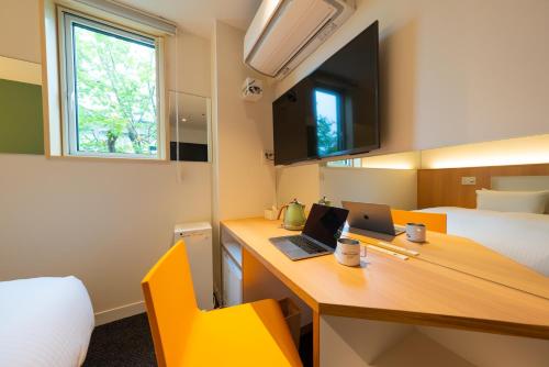 room detail thumbnail 2